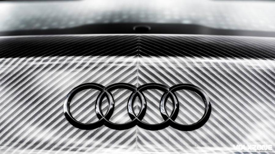 Логотип Audi RS6 Avant by RS-Carbon 2016 года  (фото 9 из 27)